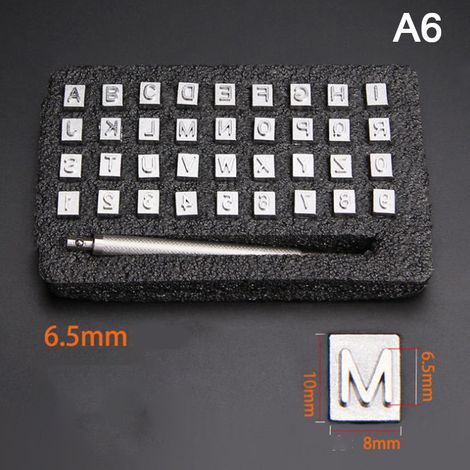 Set mit 36 Stahlstempeln für Buchstaben und Zahlen des Alphabets und Leder (1/5)