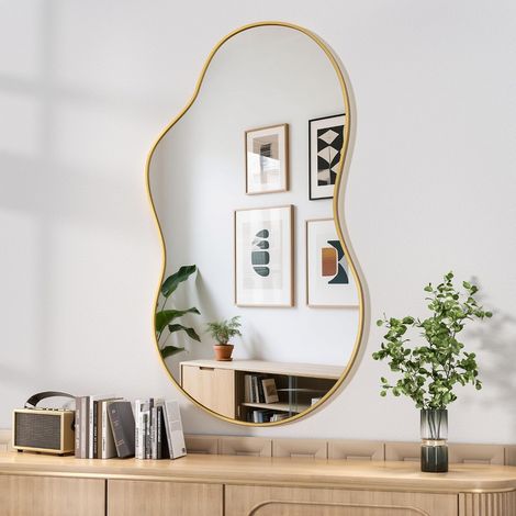 Miroir Mural irrégulier, Miroir asymétrique, 66 x 116 cm, Miroir décoratif pour Chambre, Salle de Bain, Salon, entrée. Décoration Murale Moderne, Cadre doré. (1/5)