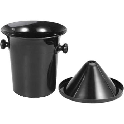 Gourde en plastique noir, taille standard, avec finitions noires. (1/5)