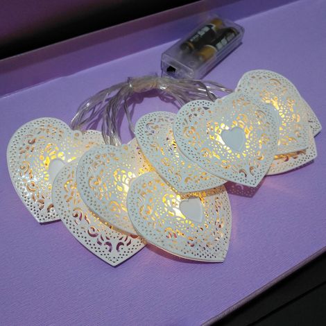 Guirlande lumineuse décorative de 1,6 mètre avec 10 LED en forme de cœur, alimentée par piles, lumière blanc chaud, idéale pour la décoration de terrasse, jardin, fête ou mariage. (1/5)
