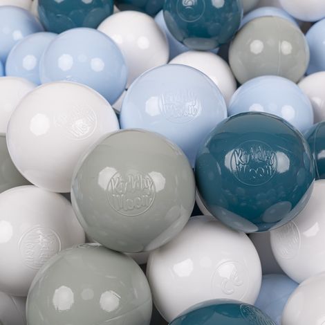 Set di 50 palline di plastica KiddyMoon da 7 cm nei colori turchese scuro, verde, grigio, azzurro pastello e bianco. (1/4)