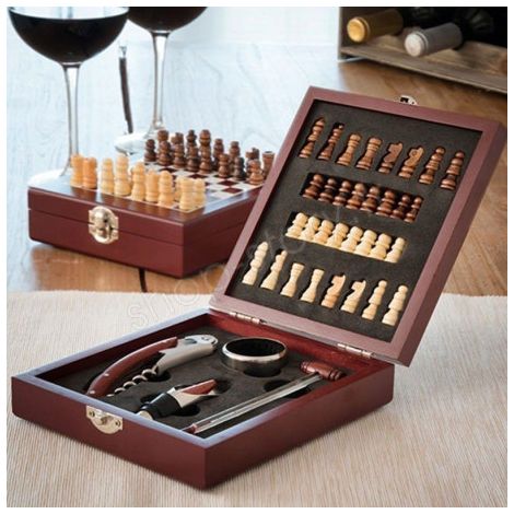 Coffret 2-en-1 Échiquier et Accessoires à Vin 37 Pièces en Bois pour Amateurs d'Oenologie et de Jeux (1/5)