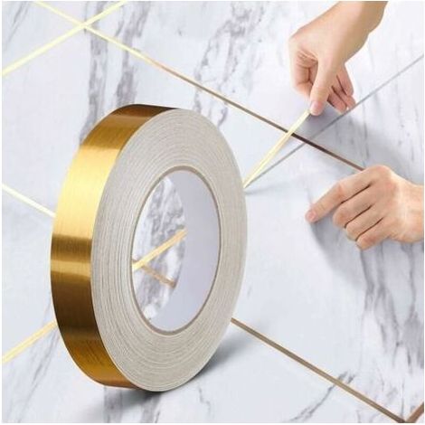 Ruban adhésif doré 50 m – PVC métallique brillant – Imperméable et résistant à l'usure – Pour décoration intérieure et carrelage (1/5)