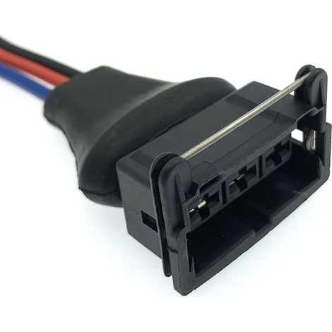 Terminal connector for automotive cooling fan motor wiring harness (1/4)