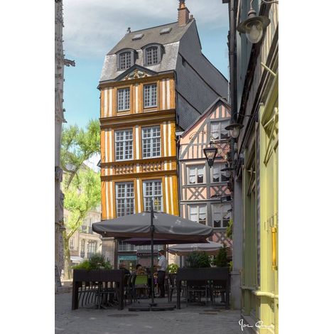 Tableau sur toile maison penchée de Rouen 45x65 cm - Impression sur Toile Murale Décorative - Image imprimée en HD sur Toile - Toile sur Châssis en Bois FSC - Fabriqué en France (1/4)