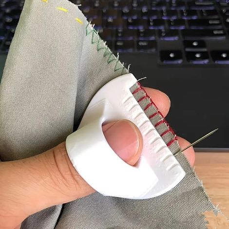 Set di 4 semplici strumenti per cucito – 3 e 4 mm – Strumenti per cucito a mano e rifinitura dei bordi – Plastica – Bianco (1/4)