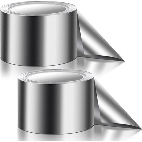 Un ensemble de deux bandes de toiture en zinc, mesurant 20 mètres x 5 centimètres, est utilisé pour empêcher les taches de se former sur le toit. (1/5)