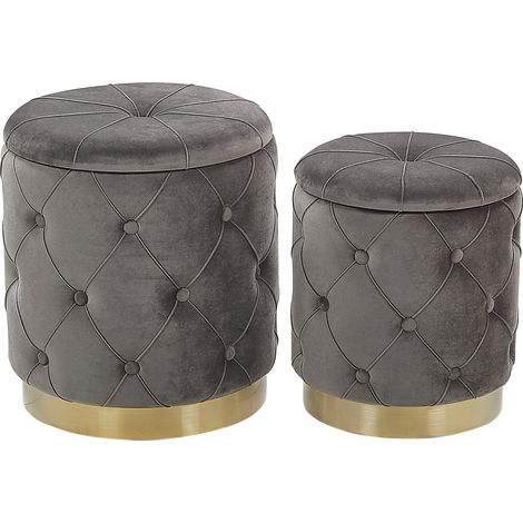 Conjunto de pufs con almacenaje tapizados en terciopelo de poliéster gris con base dorada diseño retro Pueblo