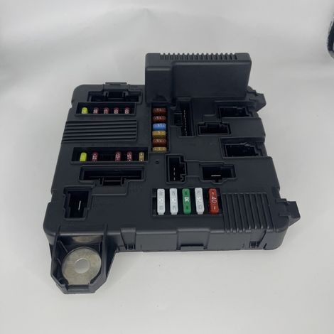 8200306033 Renault Kfz-Sicherungskasten-Baugruppe 8200306032 (1/2)