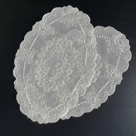 Lot de 2 sets de table rétro en dentelle, napperon brodé de fleurs à la française, dessous de tasse ou dessous de vase vintage pour la décoration intérieure, blanc cassé (18 cm x 30 cm) (1/5)