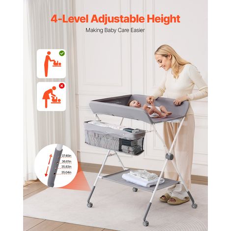 Table à Langer Pliable, Plan à Langer avec Panier Latéral et Roulettes Verrouillables, Meuble pour Bébés Réglable en Hauteur, Rangement Multifonction pour Chambres d'Enfant, Gris Clair (1/5)