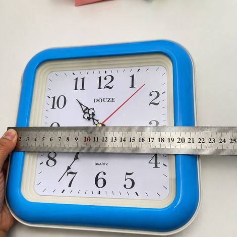 Horloge murale carrée 9 pouces 22 cm à quartz modèle 883 rouge rouge 23 × 23 × 4,5 cm 330 g – Livraison gratuite