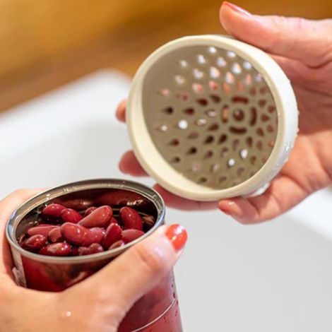 Tragbarer und multifunktionaler Silikon-Abtropfdeckel für Gläser und Dosen: ideal für schnelles und problemloses Kochen. (1/5)