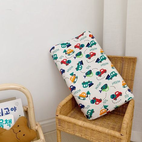 Cuscino per bambini in lattice naturale - Fodera in cotone lavabile, cuscino per la nanna dei più piccoli (stampa camion e auto, 44x27x6 cm)