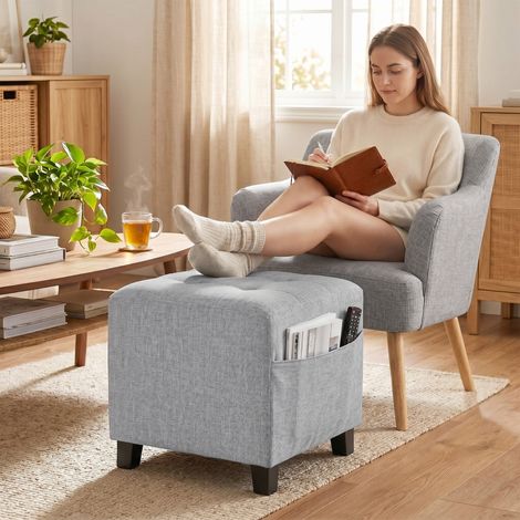 Tabouret carré, petit pouf avec poche latérale, repose-pieds en tissu aspect lin, pieds en hévéa, gris clair (1/5)
