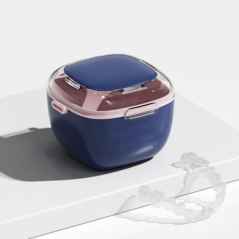 Transparente Prothesenbox mit herausnehmbarem Spülkorb, ideal zum Reinigen, Einweichen und Aufbewahren von Prothesen, Mundschutz und kieferorthopädischen Retainern (hellblau).