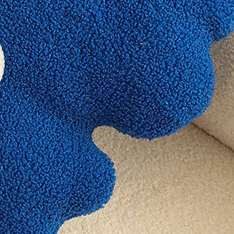 Coussin décoratif bleu en forme de fleur, garni de mousse douce et épaisse, idéal pour canapé. (1/5)