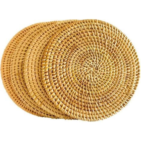 Handwoven rattan mat, non-slip and heat-resistant. Perfect as a modern trivet. Set of 4, 20 cm.
