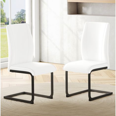 Set de 2 sillas de comedor blancas de polipiel con estructura negra, diseño ergonómico,43x44.5x99cm (1/5)
