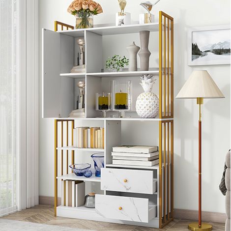 Libreria a 6 ripiani con ante e cassetti, bianco effetto marmo e telaio dorato HAVRYA (1/5)