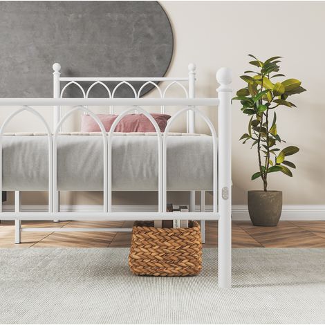 Cama 90/200 cm de metal blanco con cabecero alto, espacio bajo cama y lamas incluidas (1/5)