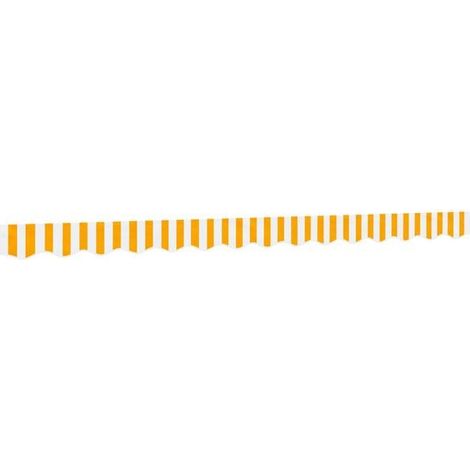Les rideaux à rayures jaunes et blanches de l'auvent ont été remplacés par un tissu de 3,5 mètres de long. (1/5)