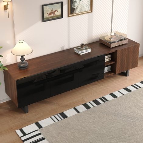 Ensemble combiné : console TV à quatre portes, support TV, panneau arrière et meuble TV bas — Présente une finition unique effet bois vintage.