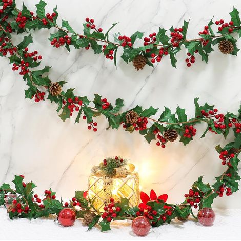 Lot de 2 Guirlande de Noël avec Baies Rouges et Pomme de Pin 175cm Couronne de Noel Guirlandes Sapin Artificiel Guirlande Feuille pour Cheminée D'escaliers de Noël Portes Fenêtres Escaliers (1/5)