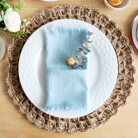 Lot de 6 serviettes de table en tissu fait main (45 x 45 cm), en coton avec franges, délicates et artisanales, idéales pour les dîners, fêtes, mariages et autres occasions. Couleur : bleu clair. (1/5)