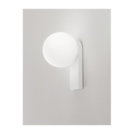 Applique LED en aluminium et verre soufflé, structure en blanc mat, 8W 3000K, design moderne et élégant pour intérieurs et extérieurs - Perenz