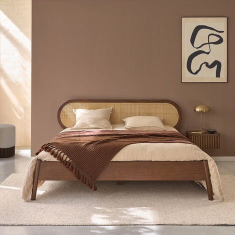 Lit en bois de mindi et cannage finition noyer 180 cm avec sommier (1/5)
