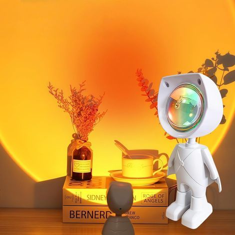 Projecteur de coucher de soleil en forme d'astronaute aux couleurs chatoyantes, lampe coucher de soleil rotative à 360°, idéale pour les photos, la chambre ou les fêtes. (1/5)