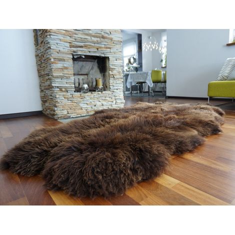 Alfombra de piel de oveja marrón, confeccionada con 4 pieles de oveja auténticas, manta grande de lana natural, 200 x 110 cm, decoración rústica y acogedora para el hogar, alfombra para chimenea o sof (1/5)
