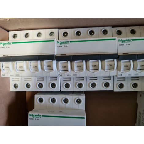 iC60N : 4P D 4A , 3P D 10A SCHNEIDER A9F45404