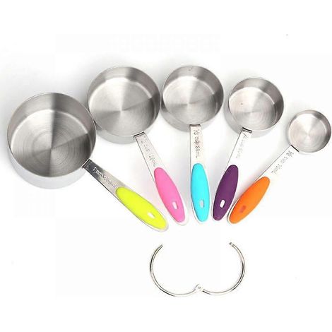 Set aus 5 stapelbaren Messbechern aus Edelstahl, ideal zum Abmessen von trockenen Lebensmitteln beim Kochen und Backen. (1/5)
