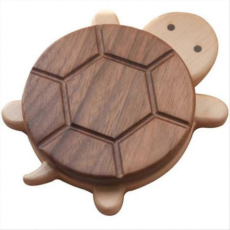 Niedlicher, schildkrötenförmiger, isolierter Untersetzer für den Wasserkocher (1/5)