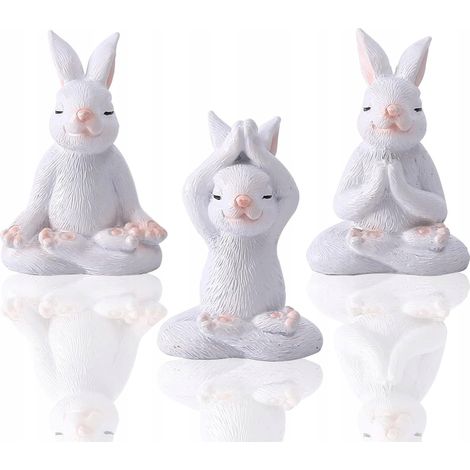 Tres conejitos practicando yoga, figuritas de 5 cm para decorar tu hogar o jardín en Pascua. (1/5)