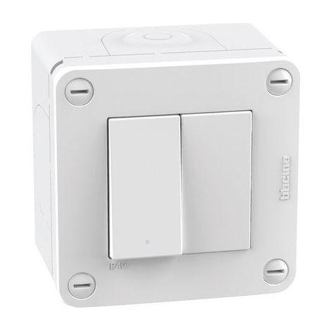 Scatola Ip40 3 Moduli Con Interruttore + Presa Matixgo ( BTICINO cod. 28402W1 )