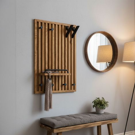 M&S – Porte manteau en chêne massif et métal – 8 crochets – Dimensions 60x12x50cm – Charge maximale 3kg – Design aéré pour entrée