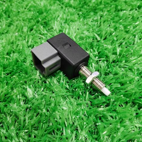 93810-3K000 938103K000 is suitable for automotive brake light switches.