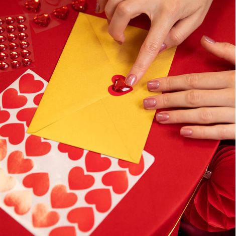 Adesivi decorativi a forma di CUORI rossi per San Valentino, 30 pezzi. (1/4)