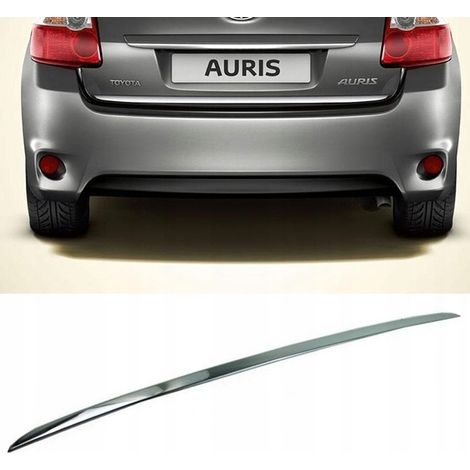 Embellecedor cromado del Toyota Auris I HB en el portón trasero (1/5)