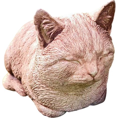 Chaton blanc de jardin au repos - Accessoire décoratif parfait (1/5)