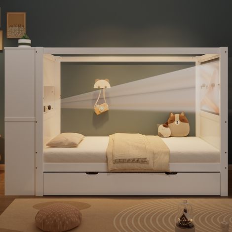 Lit enfant 90x200 avec barrière de sécurité anti-chute, sommier en pin et panneaux de particules, blanc et bois naturel, meuble de rangement intégré avec armoire 5 tiroirs et tiroir coulissant, espace (1/5)
