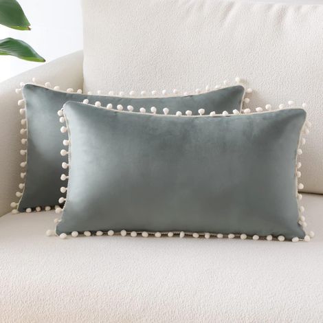 (30x50 cm, Gris Clair)Lot de 2 Housses de Coussin Décoratives en Velours Doux Pompons Taies d'oreiller Décoration D'intérieur Housse Coussins pour Canapé Lit Chaise Chambre Salon