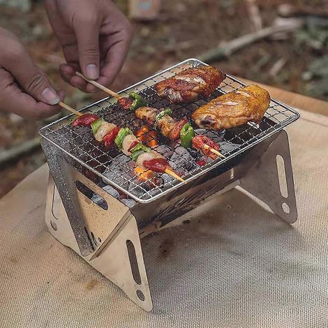 Barbecue pliable en acier inoxydable pour le camping, avec sac de transport et grill portable pour pique-nique. (1/5)