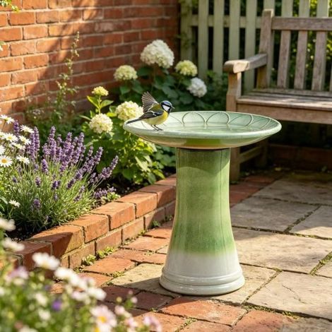 Abreuvoir à oiseaux en céramique artisanale avec vasque à décor floral en relief, Ø 43 cm, hauteur 45 cm, émail vert clair dégradé brillant, résistant au gel et aux intempéries, pour jardin ou terrass (1/5)