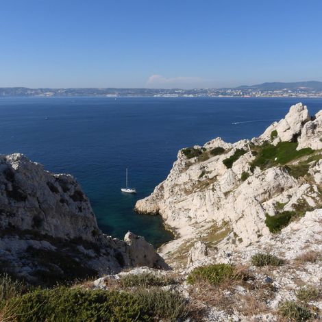Tableau sur toile voilier près de Marseille 30x30 cm - Impression sur Toile Murale Décorative - Image imprimée en HD sur Toile - Toile sur Châssis en Bois FSC - Fabriqué en France