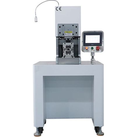 Machine électrique à sertir des cosses nues 1 - 70 mm² avec servomoteur (1/3)