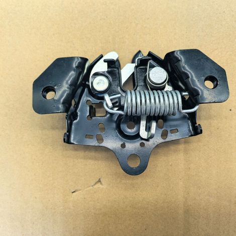 65601-5RF0A is applicable to the front hood lock, engine hood lock, and hood lock of a 2017 Nissan Kicks P15. (1/4)